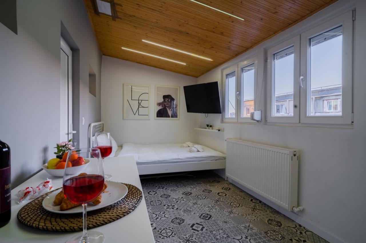 One Bedroom Flat In Bucharest'S Historic District Extérieur photo